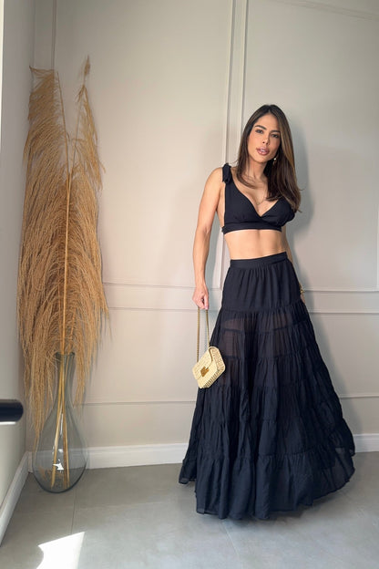 Conjunto de Top e Saia Longa com Camadas Preto