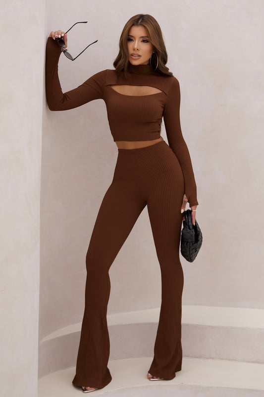 Conjunto Poliamida com Alta Compressão – Calça Flare e Cropped Marrom