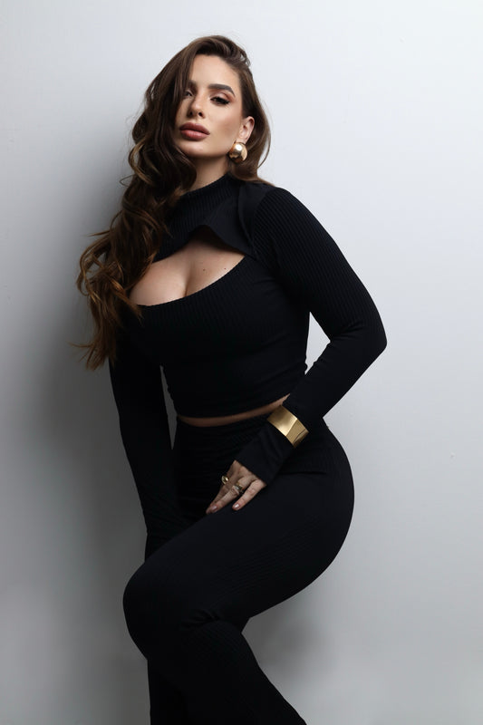 Conjunto Poliamida com Alta Compressão – Calça Flare e Cropped Preto