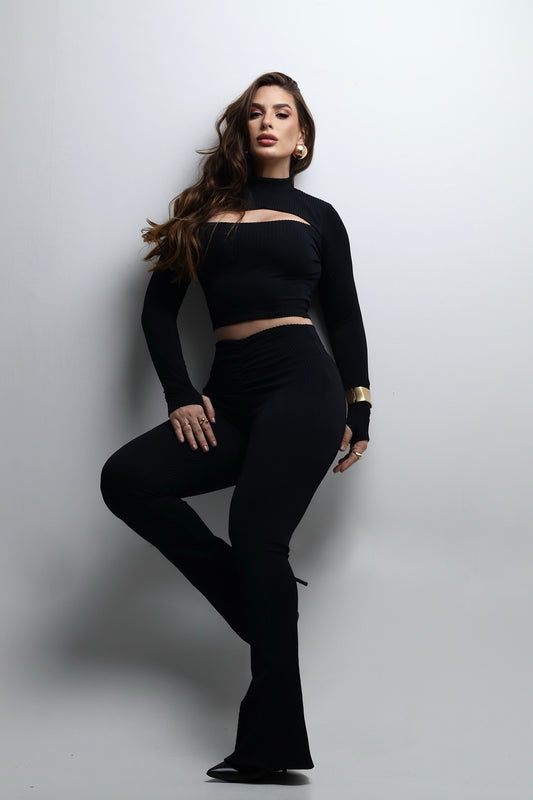 Conjunto Poliamida com Alta Compressão – Calça Flare e Cropped Preto